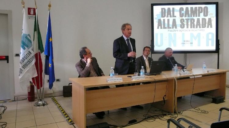 Agriexpo 2009, da sinistra: Massimo Alberghini Maltoni, vice presidente Unima; Aproniano Tassinari, presidente Unima; Carlo Carnevali, Enama e Roberto Guidotti, Unima